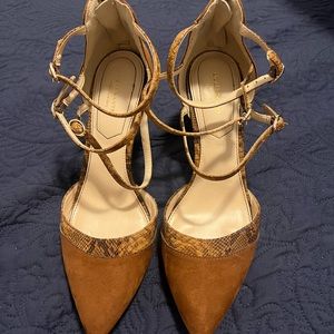 Brown/tan heels 👠